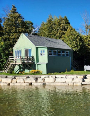 Sunset Shores - Waters Edge Cottage #2 by Simple Life Rentals